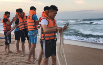 Phú Yên: Tìm thấy thi thể hai học sinh sau 3 ngày bị sóng biển cuốn trôi