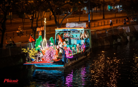Chợ hoa xuân “Trên bến dưới thuyền”: Đờn ca tài tử là điểm nhấn