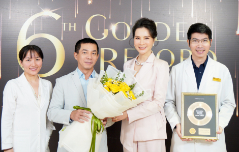 MC Thanh Mai nhận giải 'Golden Record Award' của ngành làm đẹp