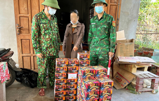 Pháo lậu luồn lách vào biên giới, bán tràn lan trên mạng