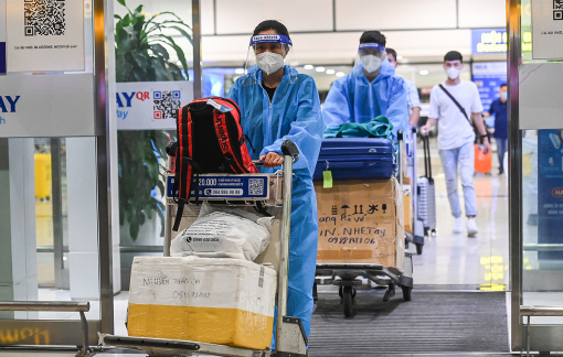 Đề nghị bỏ quy định trẻ dưới 12 tuổi đi máy bay phải xét nghiệm COVID-19