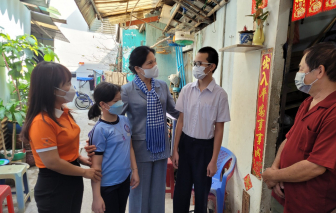 Lãnh đạo Hội LHPN Việt Nam đi thăm và trao quà Tết cho trẻ mồ côi vì COVID-19