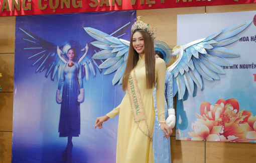 Hoa hậu Thùy Tiên tặng trang phục mặc tại Hoa hậu Hòa bình Quốc tế cho bảo tàng