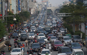 Đường phố Hà Nội kẹt cứng, dự báo giao thông "nóng" những ngày cận tết