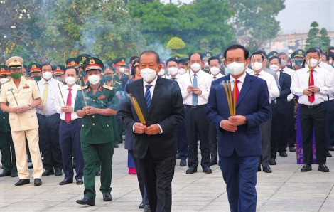 Lãnh đạo TPHCM viếng, tưởng niệm các anh hùng liệt sĩ nhân dịp Tết Nguyên đán Nhâm Dần 2022