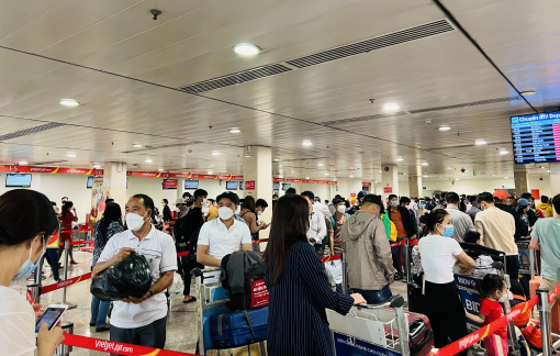 "Cháy vé" nhiều chặng bay từ các tỉnh thành về TP.HCM