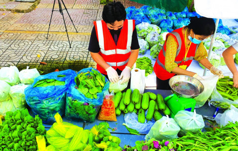 Giá rau củ giảm nhẹ, giá thủy hải sản tăng