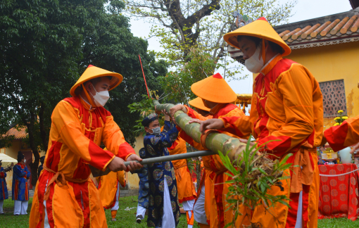 Khai ấn, hạ nêu ở Hoàng cung Huế