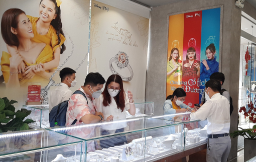 Giá vàng quay đầu giảm gần 1 triệu đồng/lượng