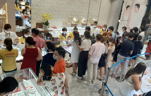 Giá vàng trong nước liên tục "nhảy múa”