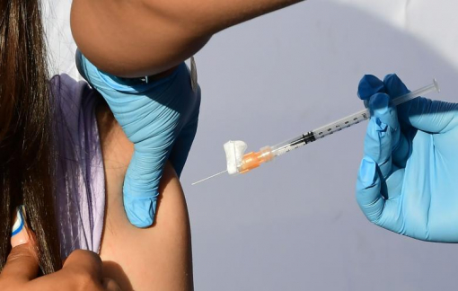 Hiệu quả mũi tăng cường vắc xin COVID-19 giảm đáng kể sau 4 tháng