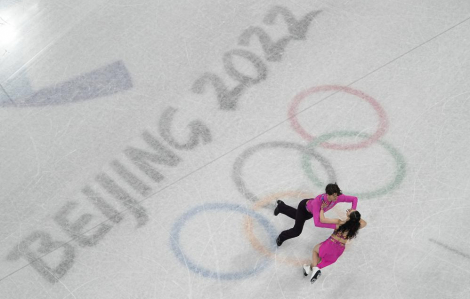 Cặp đôi sắp cưới tranh nhau huy chương Olympic ngay ngày lễ Tình nhân
