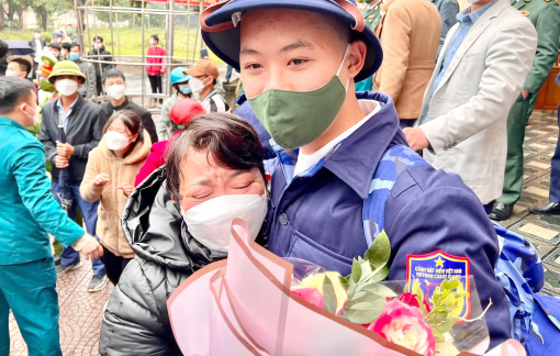 Hơn 3.000 thanh niên Nghệ An lên đường nhập ngũ: “Hoàn thành tốt nhiệm vụ rồi về con nhé!”