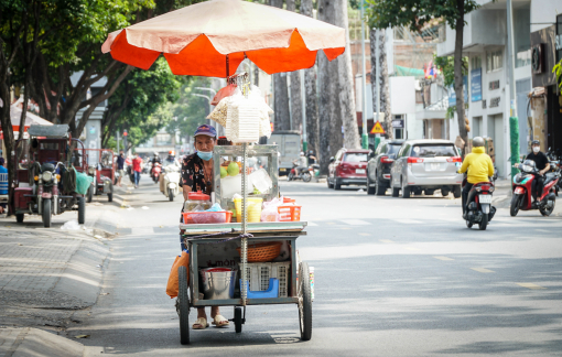 Vất vả mưu sinh mùa nắng nóng