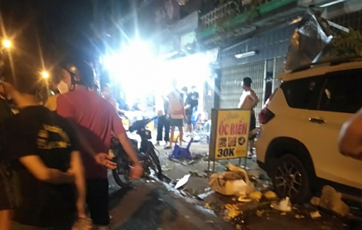 TPHCM: Tài xế nghi say xỉn lái ô tô lao vào quán nhậu, nhiều người bị thương