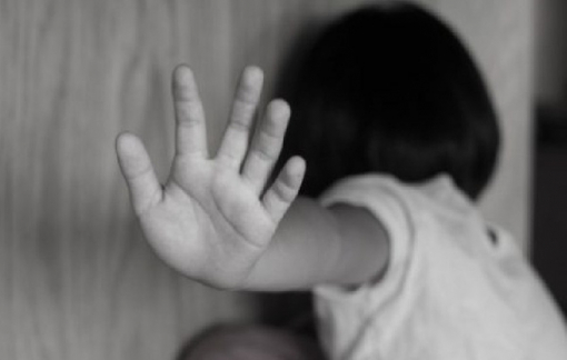 Tạm đình chỉ giáo viên bị tố xâm hại học sinh lớp 2 ở Bình Dương
