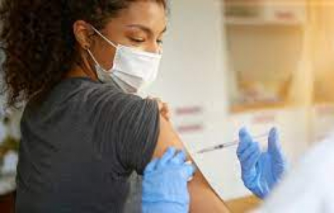 Các nhà khoa học nghiên cứu kết hợp vắc xin tiêm phòng cúm và COVID-19