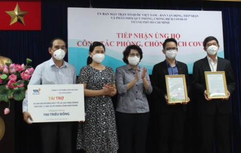 TPHCM tiếp nhận 700 triệu đồng ủng hộ phòng, chống dịch