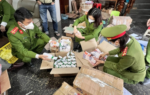 Mua oxy già, tinh dầu về sản xuất hàng ngàn lọ xịt khuẩn giả