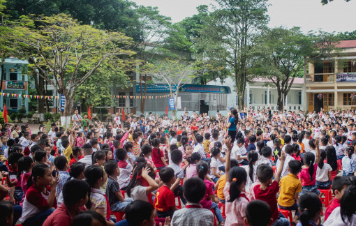 "Thầy cô giáo hãy cùng học trò đọc sách"