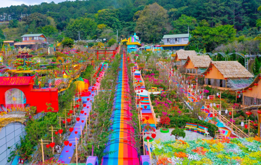 Lâm Đồng yêu cầu chỉnh sửa màu sắc lòe loẹt của Vườn Thượng Uyển Bay