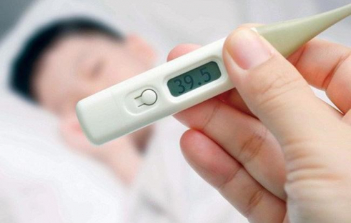 Cách dùng thuốc hạ sốt cho trẻ mắc COVID-19 khi chăm sóc tại nhà