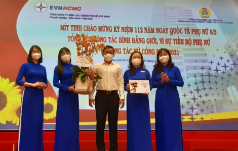 EVNHCMC: Khen thưởng 347 phụ nữ "Giỏi việc nước, đảm việc nhà"