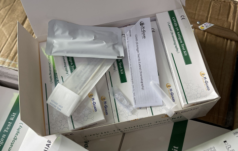 Gần 60.000 bộ kit test nhanh, thuốc điều trị COVID-19 không rõ nguồn gốc bị tạm giữ