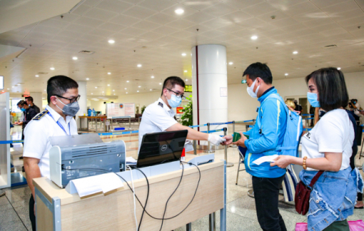 Đề xuất người nhập cảnh không cần có xác nhận tiêm vắc xin hoặc đã khỏi COVID-19