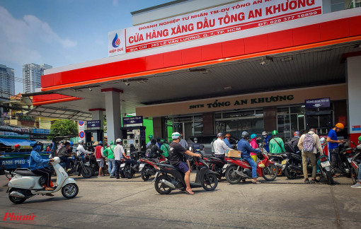 Giá xăng lên xấp xỉ 30.000 đồng/lít