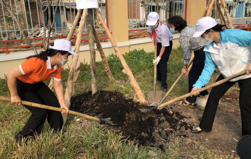 Phát động mỗi gia đình hội viên phụ nữ TPHCM trồng 1 cây xanh