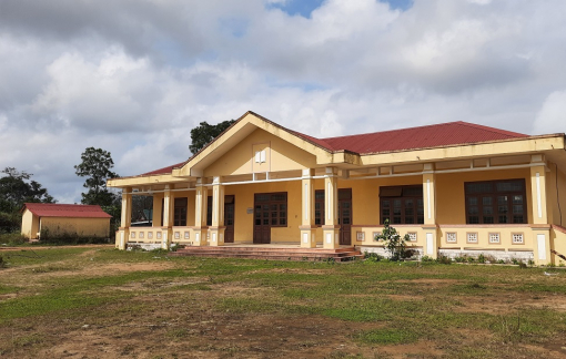 Trường tiền tỷ bỏ hoang vì phụ huynh chê... chất lượng giáo viên