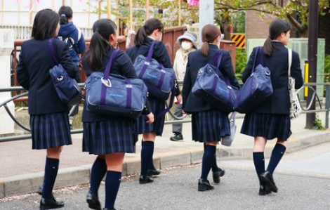 Trường học ở Tokyo bỏ quy định gây tranh cãi về kiểu tóc và trang phục lót của học sinh