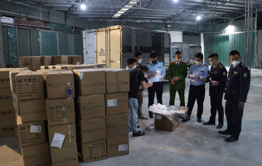 Phát hiện lô kit test COVID-19 và thuốc tân dược không rõ nguồn gốc trị giá hơn 10 tỷ đồng