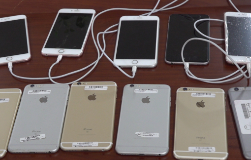 Thu giữ hơn 500 điện thoại iPhone được vận chuyển bằng tàu vào TPHCM
