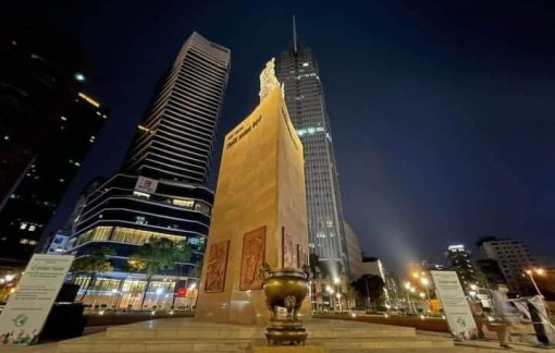 An vị lư hương tại tượng đài Trần Hưng Đạo