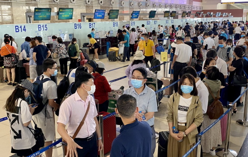 Giá vé máy bay tăng theo giá xăng dầu