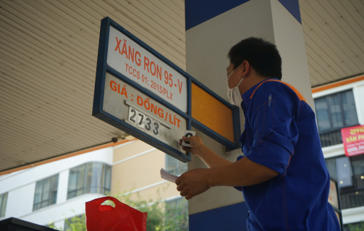 Xăng chỉ giảm hơn 600 đồng mỗi lít