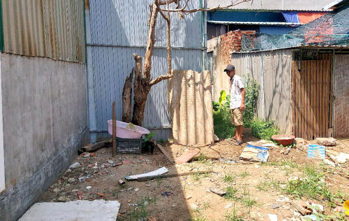 Dân bị bít lối đi, hai năm chờ phường xử lý