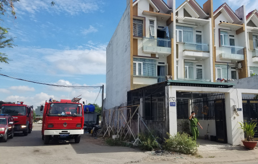 Nhà 2 lầu bốc cháy sau tiếng nổ, người đàn ông bị thương mở cửa tháo chạy