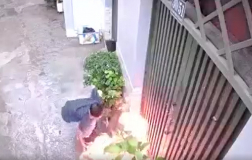 Người đàn ông tẩm xăng, phóng hỏa đốt nhà chị họ rồi tẩu thoát