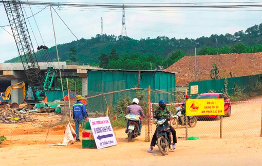 Thi công công trình cho cao tốc “giam” đường dân sinh