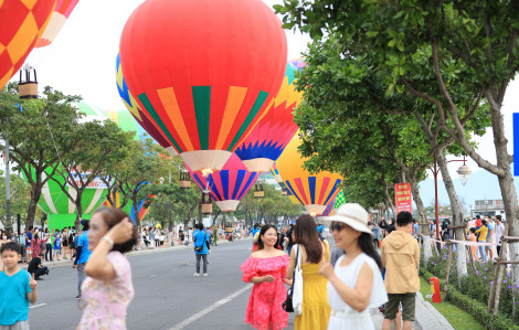 Phố phường Đà Nẵng sôi động các lễ hội chào đón khách quốc tế trở lại