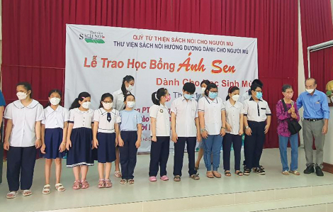 Thắp sáng ước mơ cho học sinh khiếm thị