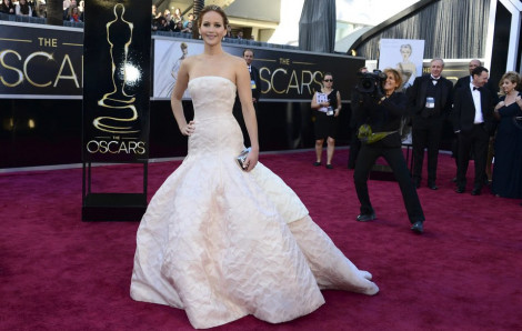 Số phận của những chiếc váy đắt đỏ trên thảm đỏ Oscar sẽ như thế nào sau lễ trao giải?
