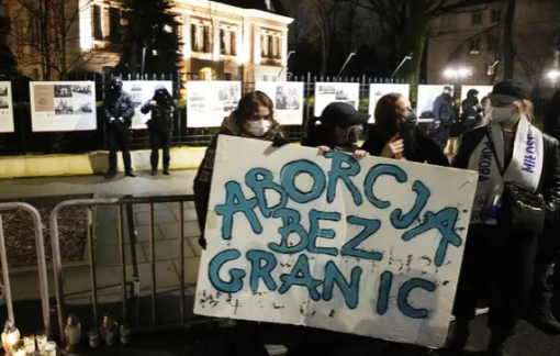 Ba Lan: Người phụ nữ đầu tiên phải hầu tòa vì giúp đỡ người khác phá thai