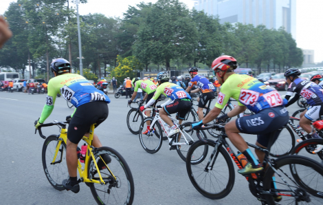 Giải xe đạp Truyền hình Bình Dương (BTV) lần thứ IX thu hút hàng trăm tay đua ở chặng đầu tiên