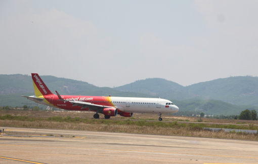 Máy bay hạ cánh xuống sân bay Chu Lai bị chiếu laser