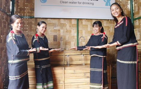 Hoa hậu H’Hen Niê chung tay mang nước sạch cho hàng trăm hộ gia đình
