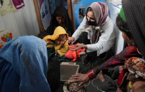 Người Afghanistan phải bán con và các bộ phận cơ thể do khủng hoảng kinh tế
